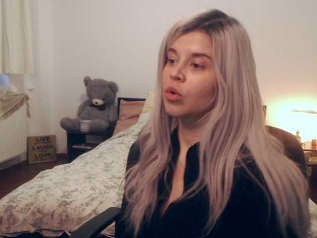 Snímky obrazovky vysielania AryaJolie