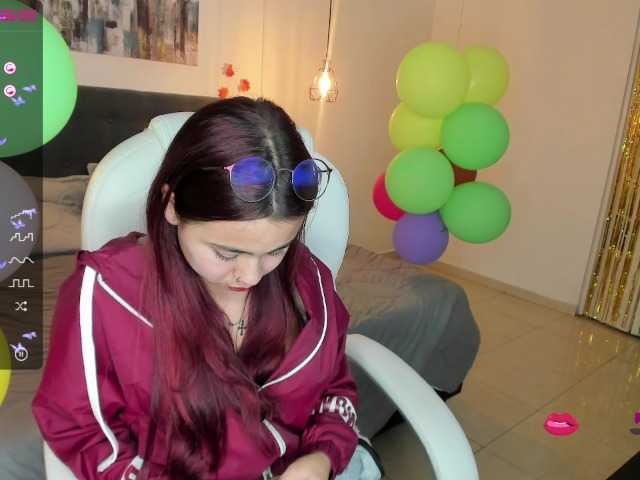 Snímky obrazovky vysielania AshelyGirl