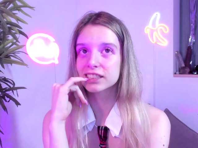 Snímky obrazovky vysielania Astrid-Moore