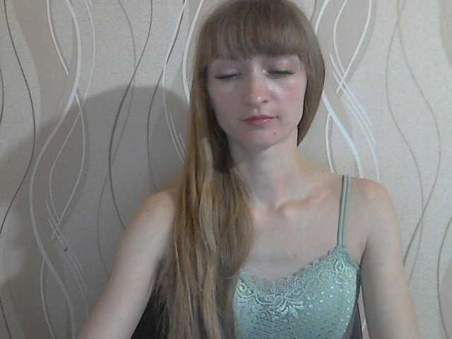 Snímky obrazovky vysielania AsyaBlond