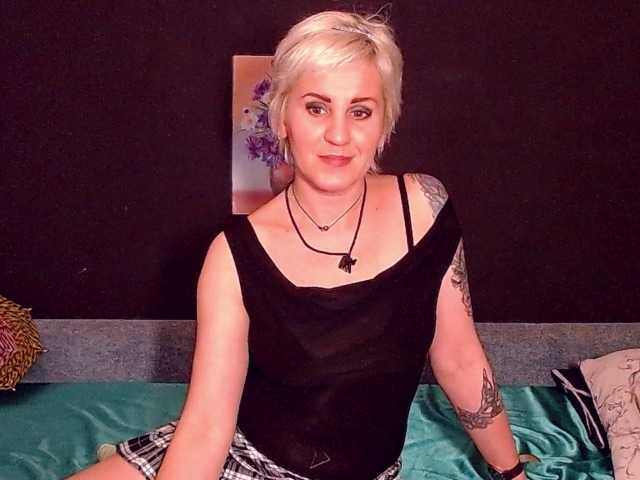 Snímky obrazovky vysielania Amrolla