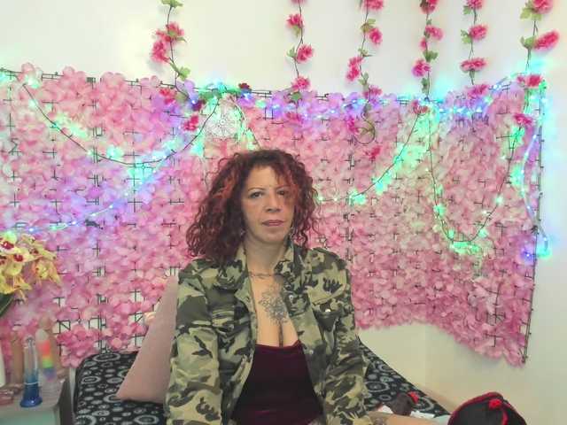 Fotografie AxxyMilf Goal: Spanks my ass natural body I wanna be in your dreams love #milf #natural #mature #redhair