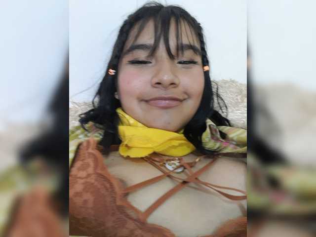 Snímky obrazovky vysielania BabyAsianX0