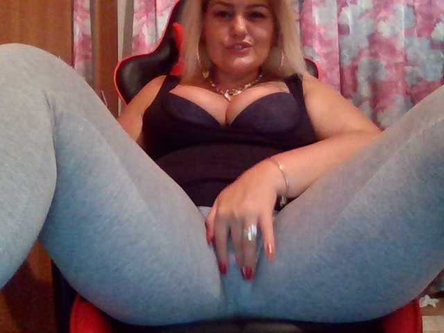 Snímky obrazovky vysielania babydoolsexy