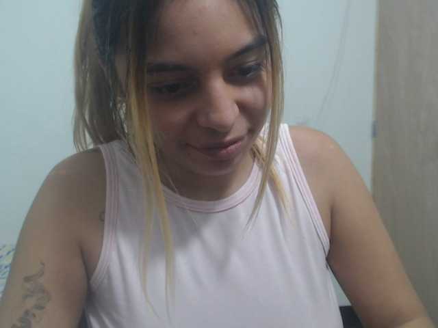 Snímky obrazovky vysielania Sexycouple252