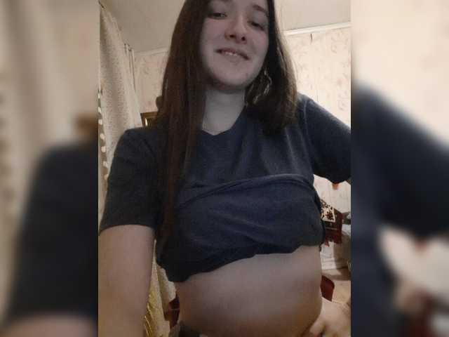 Snímky obrazovky vysielania Naughty__Girl