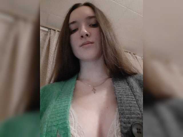Snímky obrazovky vysielania Naughty__Girl