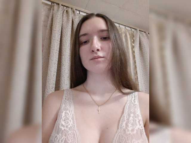 Snímky obrazovky vysielania Naughty__Girl