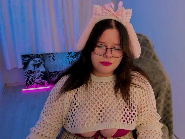 Snímky obrazovky vysielania barbie-boobss