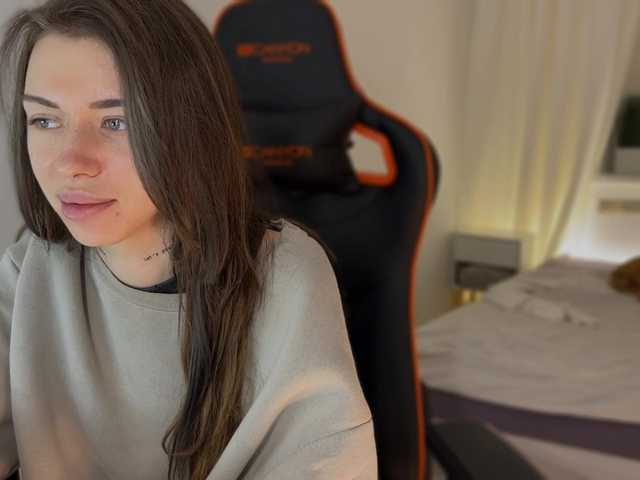 Snímky obrazovky vysielania Bast3t
