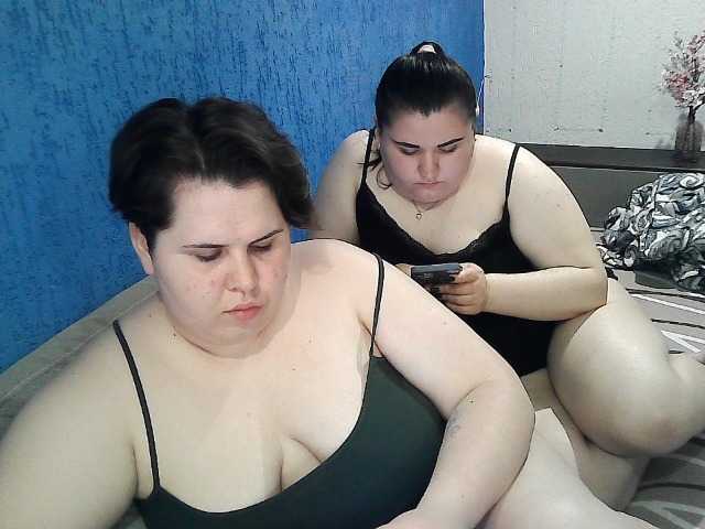 Snímky obrazovky vysielania BeckyAndEllen