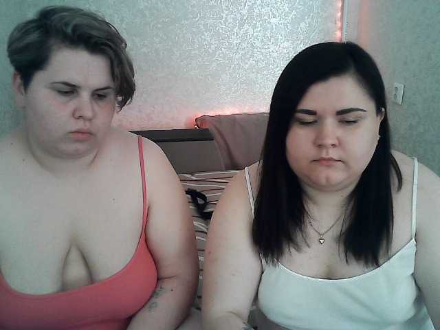 Snímky obrazovky vysielania BeckyAndEllen