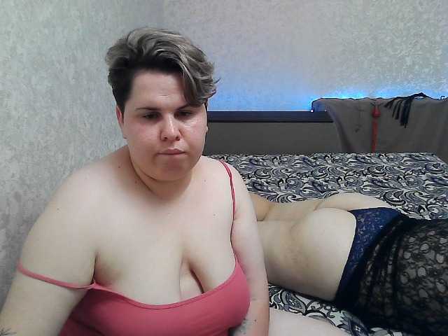 Snímky obrazovky vysielania BeckyAndEllen