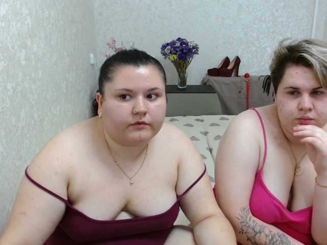 Snímky obrazovky vysielania BeckyAndEllen