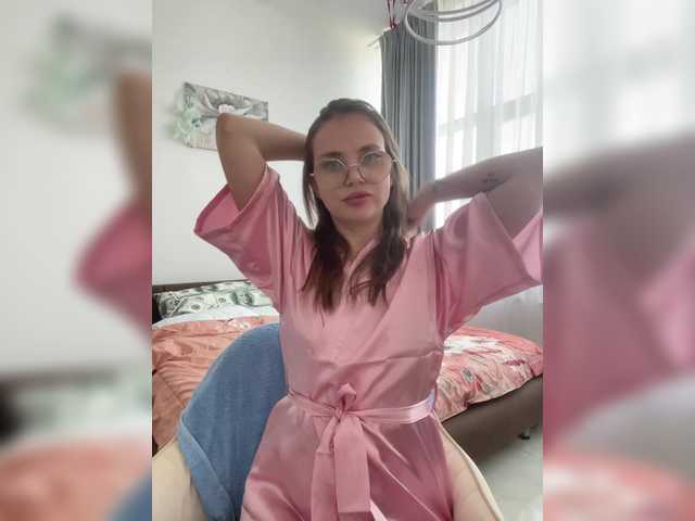 Snímky obrazovky vysielania BellaGreymodel