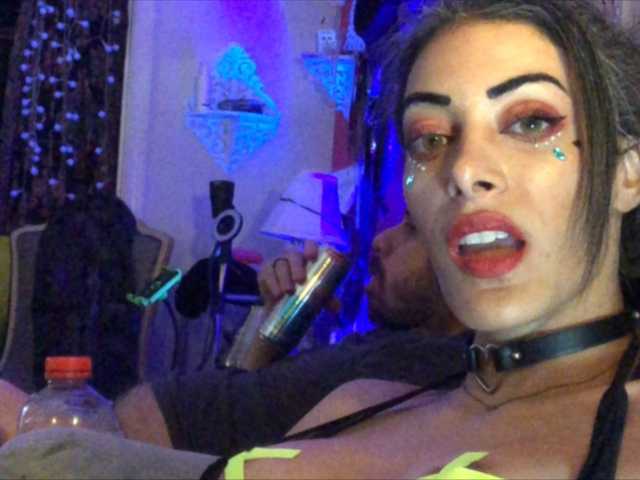 Fotografie bemywifi1 #brunette #chat #topless #preshow #privateshow #fetish #feet #arab #tattoos #handcuffs #footfwtish #fingering #couple #toyplay #slim #fit #smalltits