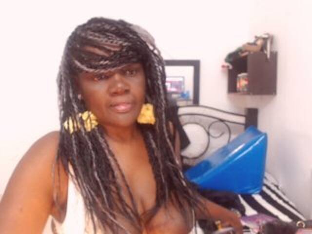 Snímky obrazovky vysielania BigBustyBlack