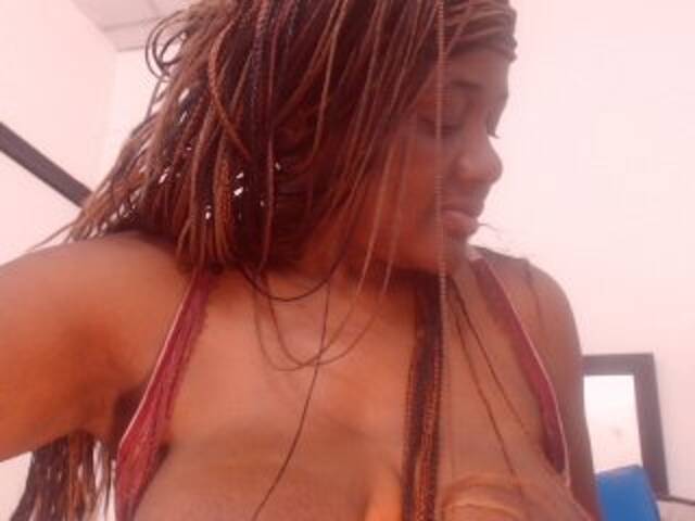 Snímky obrazovky vysielania BigBustyBlack