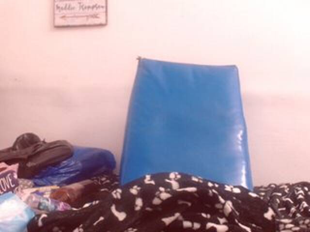 Snímky obrazovky vysielania BigBustyBlack