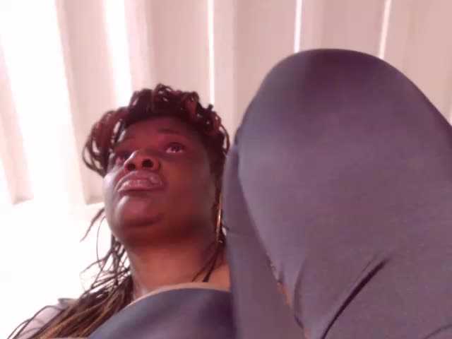 Snímky obrazovky vysielania BigBustyBlack