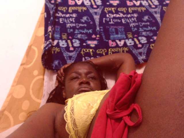 Snímky obrazovky vysielania BigBustyBlack