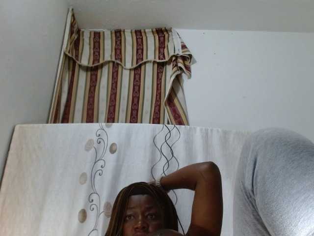 Snímky obrazovky vysielania BigBustyBlack