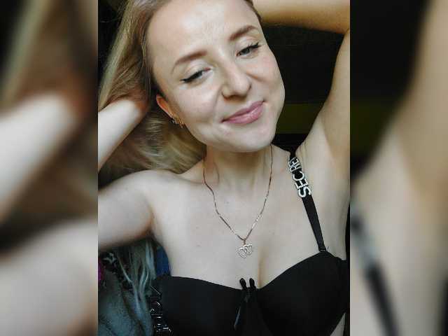 Snímky obrazovky vysielania blonde-kisses
