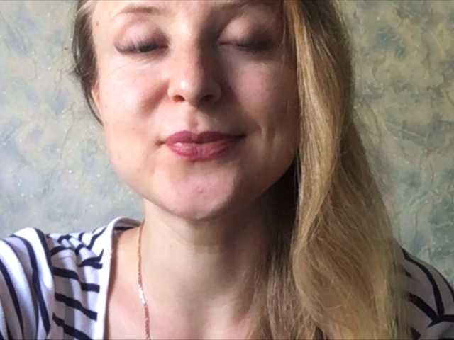 Snímky obrazovky vysielania blonde-kisses
