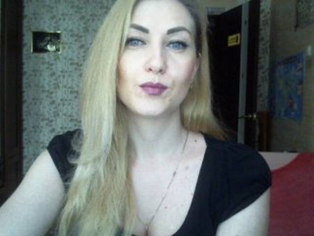 Snímky obrazovky vysielania blondyle