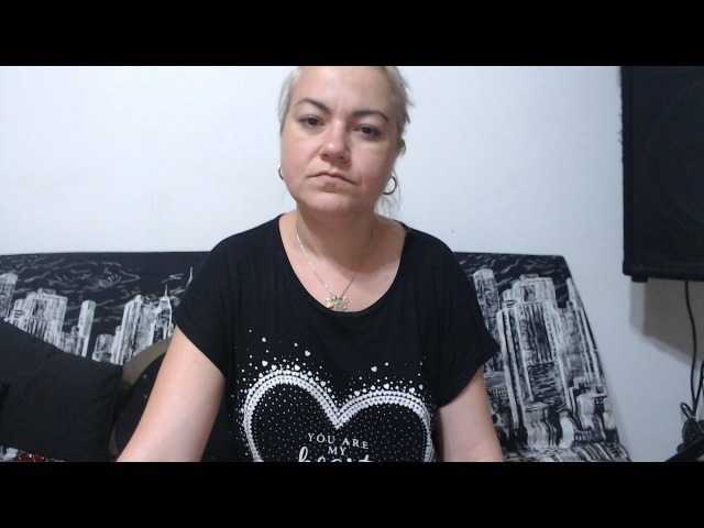 Snímky obrazovky vysielania Softhottmilf