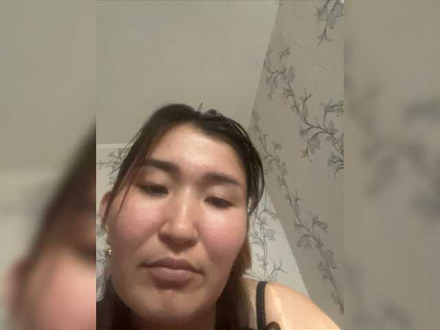 Snímky obrazovky vysielania BrendaCharm