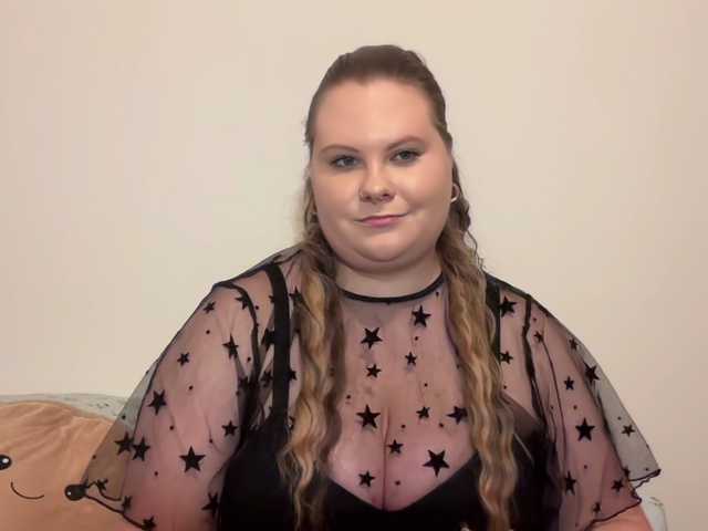 Snímky obrazovky vysielania BriannaDoll