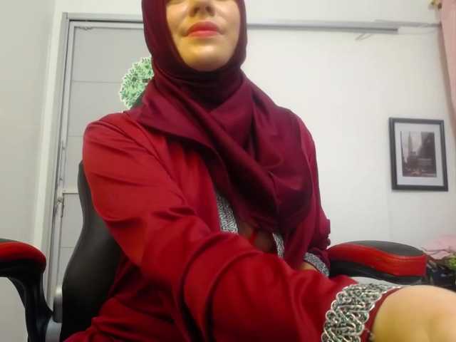 Snímky obrazovky vysielania BushraBurhan