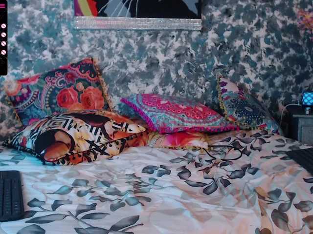 Snímky obrazovky vysielania caitlin-gomez