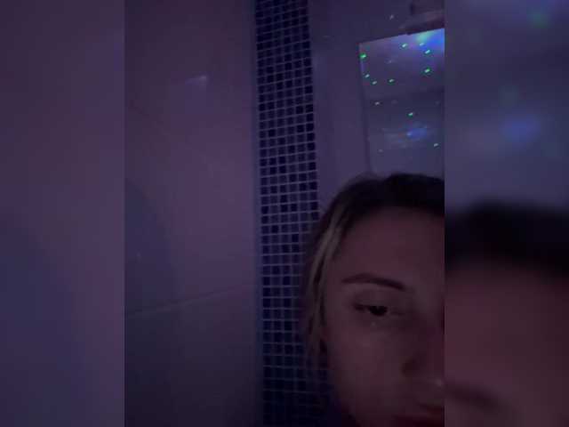 Snímky obrazovky vysielania CamillaSweetty