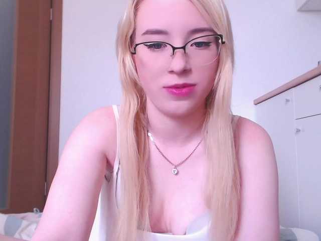 Snímky obrazovky vysielania Candicekitty