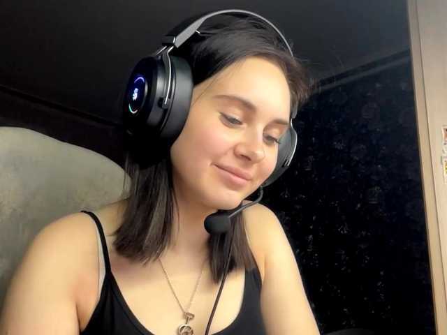 Snímky obrazovky vysielania CANDY-LIPS-GIRL