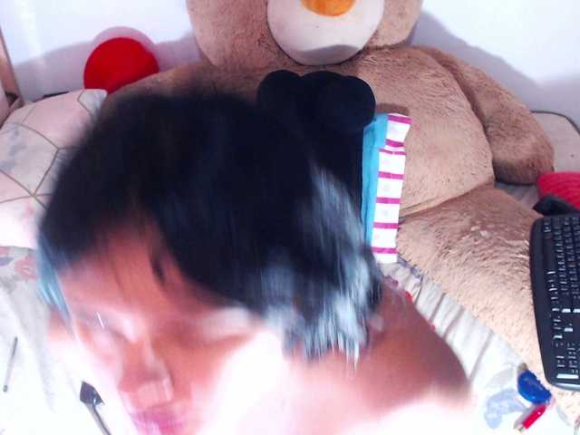 Snímky obrazovky vysielania candysquirrttt