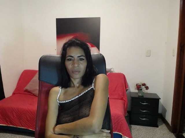 Fotografie canela-rose I want to use my new toy help me with that and enjoy #milf #ass #latin #horny #brown #vanezolana