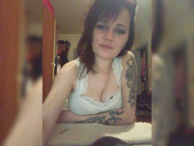 Snímky obrazovky vysielania CarlyLovely