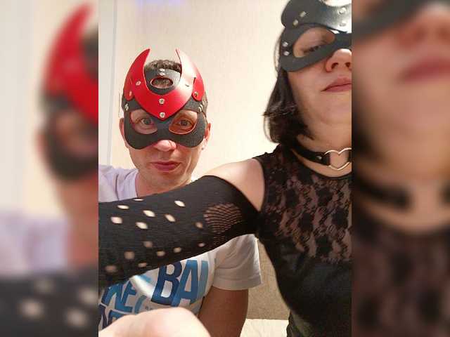 Snímky obrazovky vysielania cat-and-cat