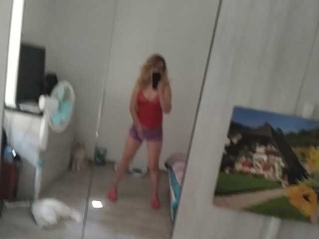 Snímky obrazovky vysielania Cecilexxx