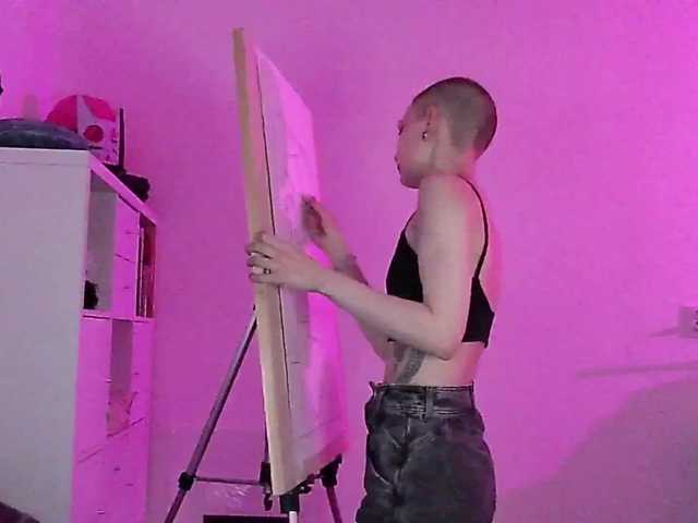 Snímky obrazovky vysielania chainmailgirl