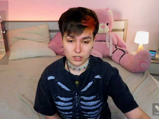 Snímky obrazovky vysielania CharlieeAdams