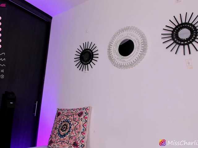 Snímky obrazovky vysielania Sensual_Charlize