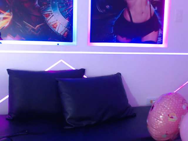 Snímky obrazovky vysielania CharloteMill