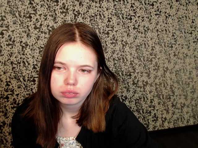 Snímky obrazovky vysielania Charming-Mariana