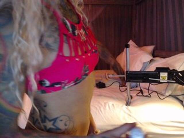 Snímky obrazovky vysielania SexyDP69