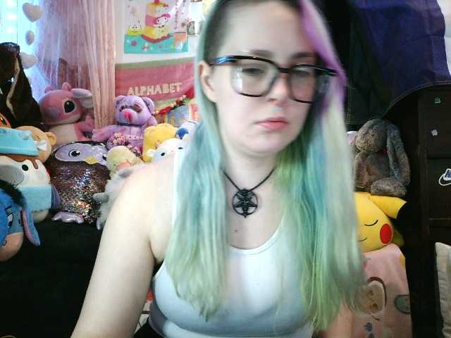 Snímky obrazovky vysielania Cherribomb29