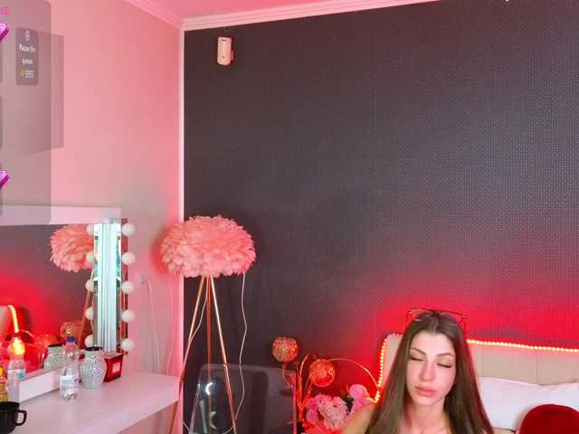 Snímky obrazovky vysielania ChloeKassidy